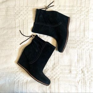 DR.SCHOLL’S BLACK SUEDE WEDGE HEEL BOOTIE SIZE 11!